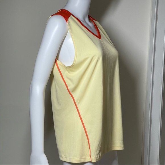Under Armour Women’s Tank size Large - Picture 2 of 8